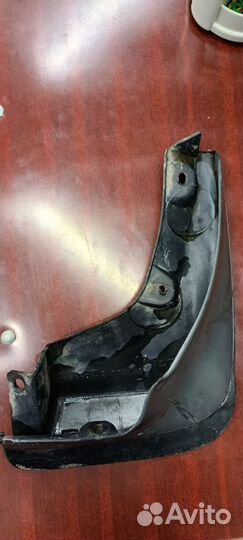 Брызговик правый задний Toyota Caldina, AT191