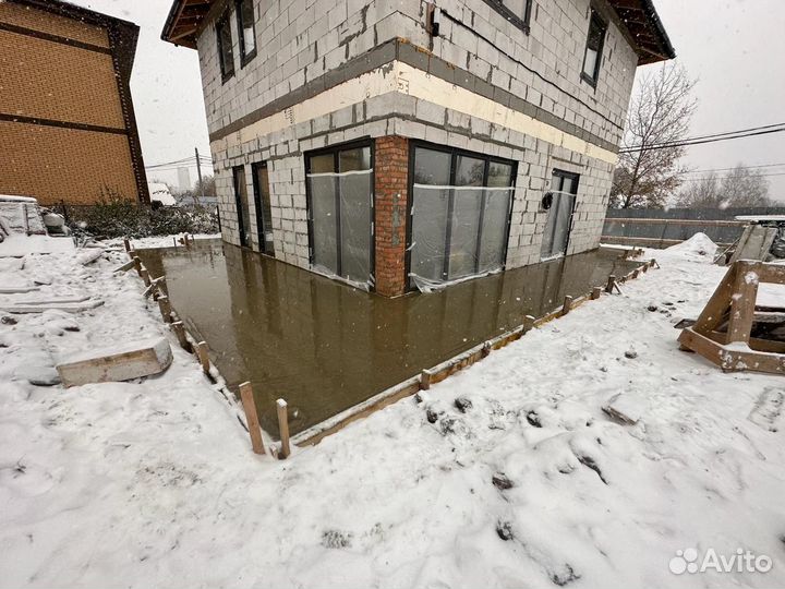 Бригада строителей