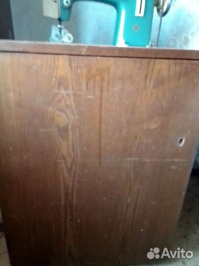 Швейная машина Чайка ножная