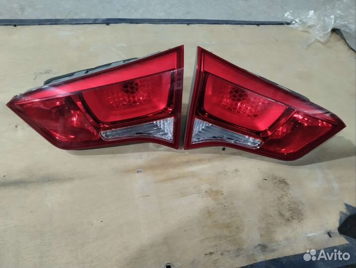 Задние фонари на крышку багажника Киа Рио 3