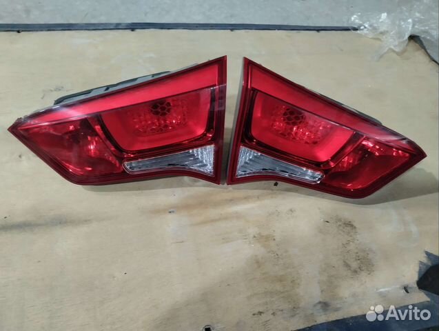 Задние фонари на крышку багажника Киа Рио 3