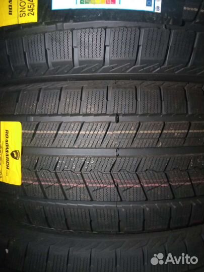 Roadmarch Snowrover 868 245/45 R19