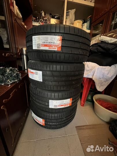 Maxxis Victra Sport VS6 SUV 235/45 R18 98Y