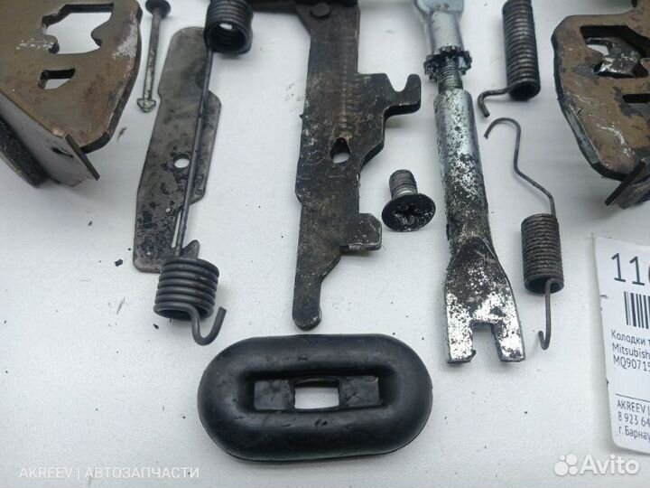 Колодки тормозные задние правые Mitsubishi Delica