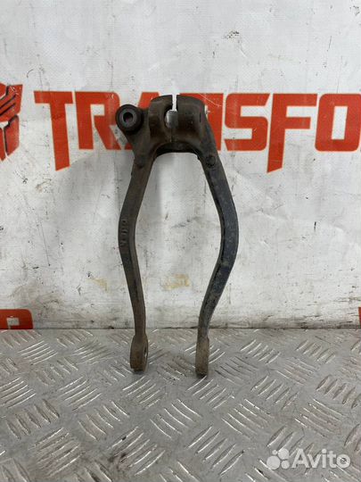 Кронштейн амортизатора передний правый Мазда Атенз