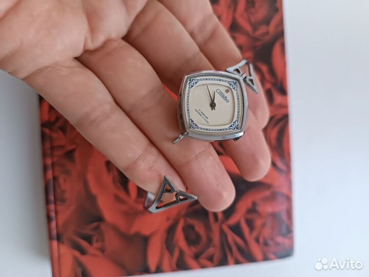 Часы Слава СССР женские