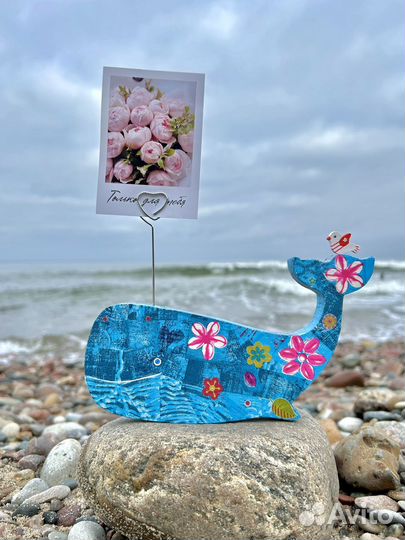 Кит веселый с птичкой