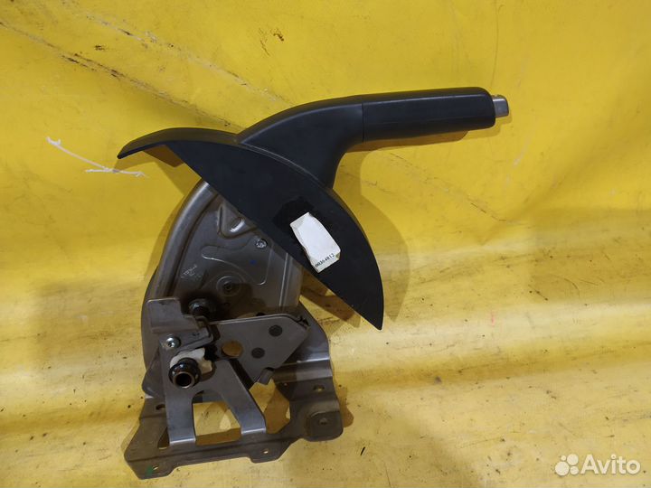 Рычаг стояночного тормоза Nissan Qashqai J10