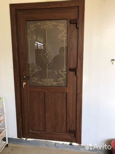 Пластиковая дверь 127х200