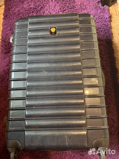 Чемодан пластиковый бу