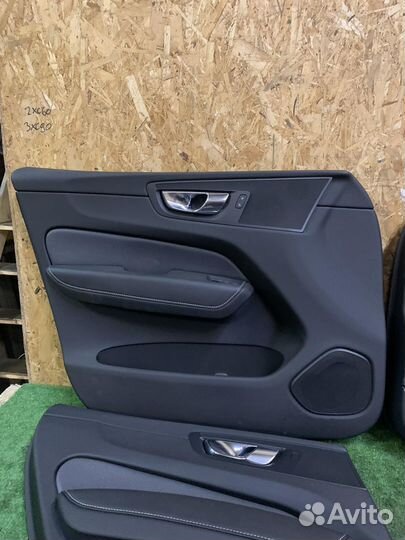 Обшивки дверей комплект volvo XC60 2018+ RHD