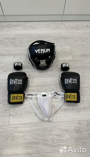 Шлем, перчатки, защита паха