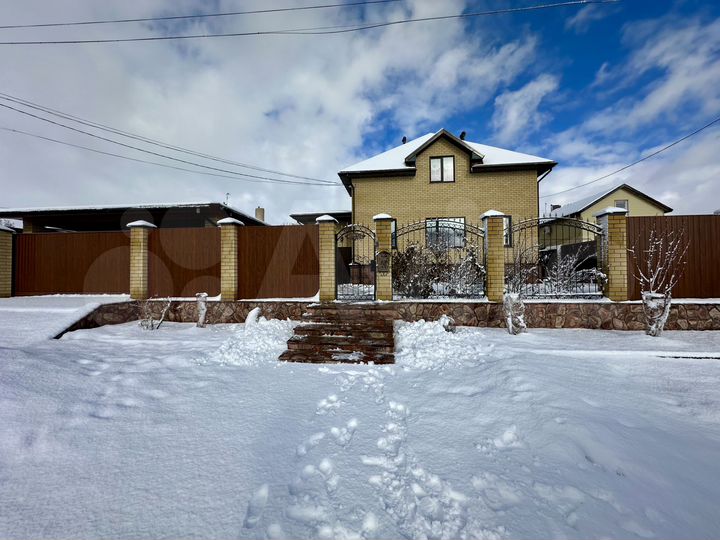 Коттедж 252,3 м² на участке 6 сот.