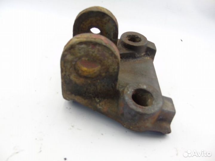 Кронштейн стабилизатора, ведущего моста, правый ни