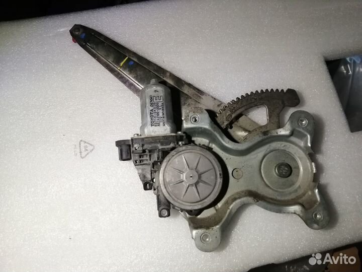 Стеклоподъемник задний левый Toyota Hilux