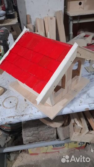 Кормушка для птиц и белок