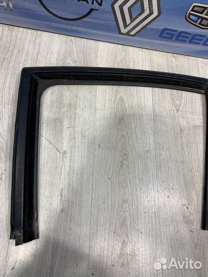 Уплотнитель зад проема стекла двери renault megane