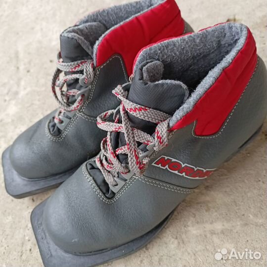 Ботинки лыжные