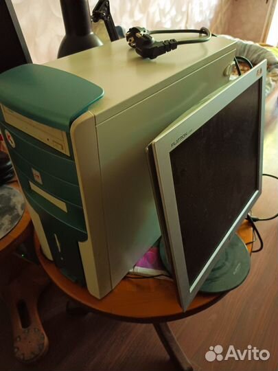 Настольный компьютер с монитором