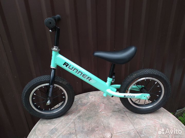 Продам беговел