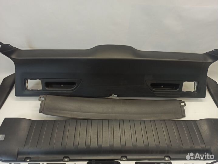 Пластиковая обшивка багажника BMW X5 E70