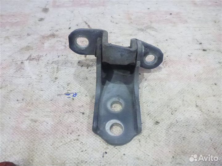 Петля двери верхняя передняя правая Lexus Rx400H