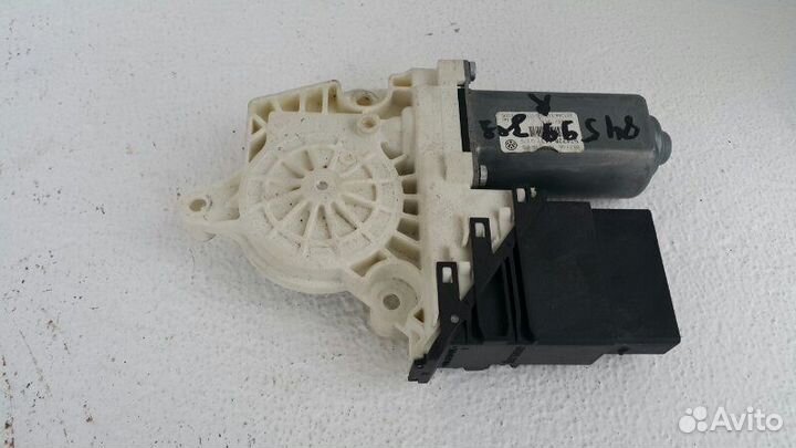 Моторчик стеклоподъемника задний правый Volkswagen