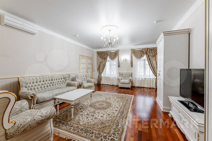 6-к. квартира, 210 м², 3/3 эт.