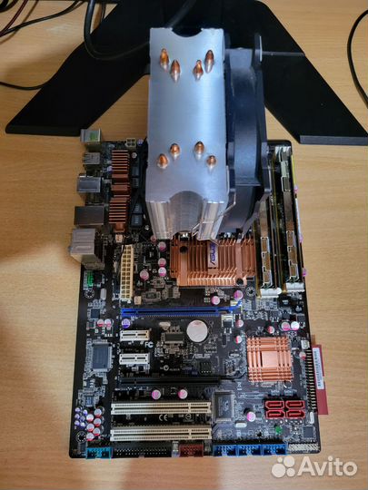 Материнская плата с процессором и памятью