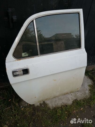 Передняя и задняя правые дверцы на Волгу