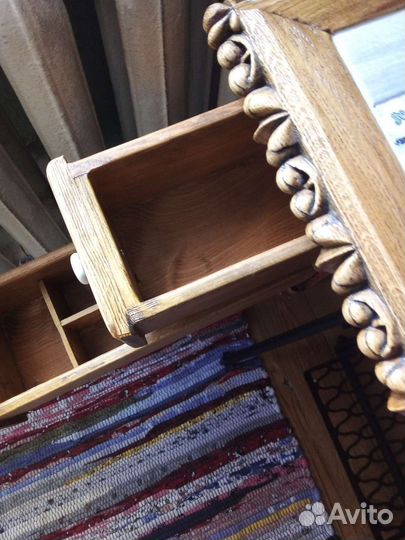 Столик на подставке Зингер.дуб.лиственица