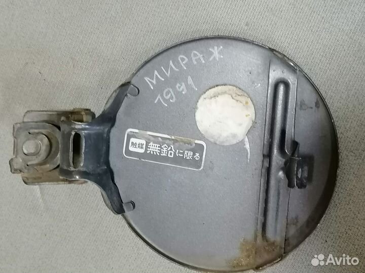 Лючок топливного бака Mitsubishi Mirage 1991