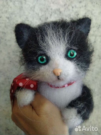 Вязаный котик игрушка