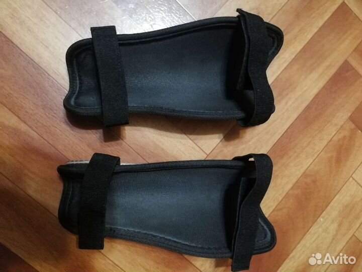 Футбольные щитки