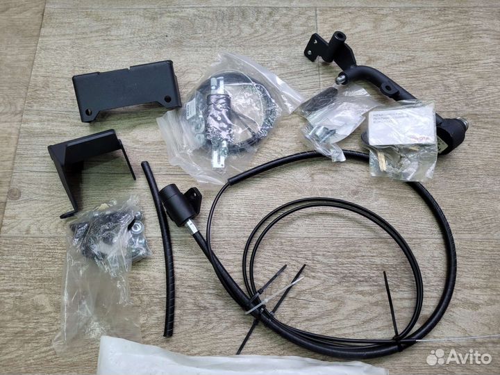 Замок на коробку и капот Toyota LC Prado 150