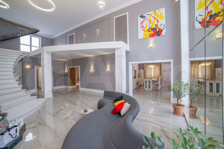 Коттедж 497 м² на участке 9 сот.