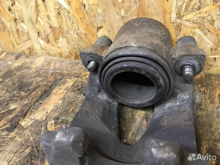 Суппорт тормозной передний левый Skoda Octavia A5