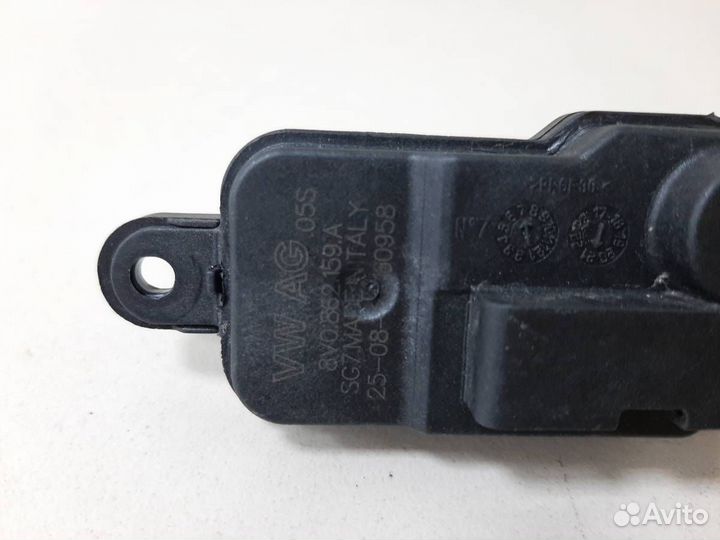 Активатор замка крышки бензобака Skoda Karoq 2017