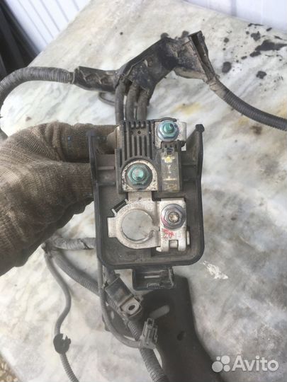 Плюсовая клемма Кия Соренто 2 XM 2.4л