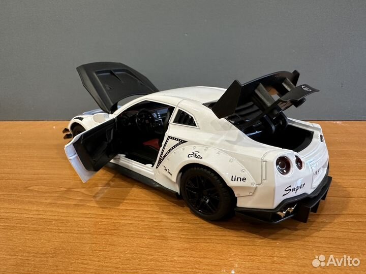 Nissan GT-R 1:24