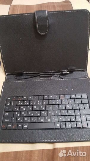 Чехол клавиатура на планшет