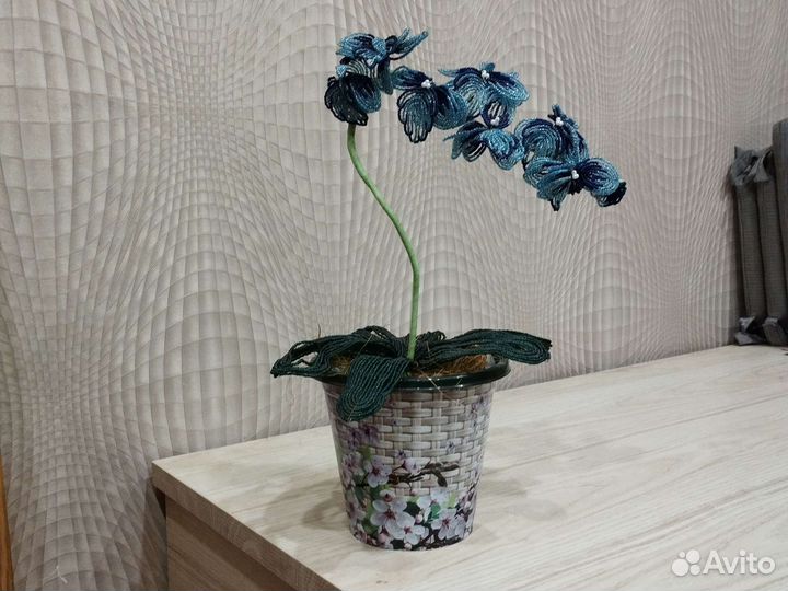 Искусственные цветы в горшках