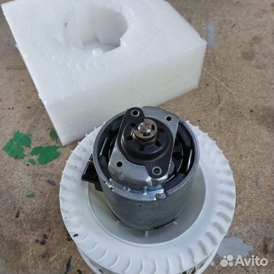 Моторчик печки Nissan Primera-Almera