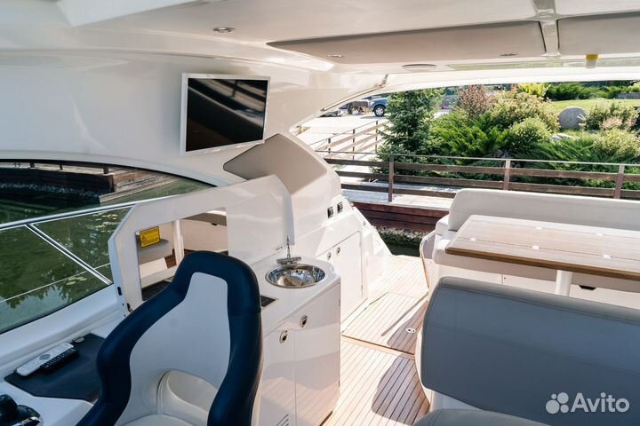 Круизная яхта Beneteau 44GT