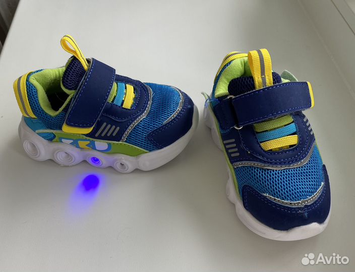 Кроссовки 22 размер