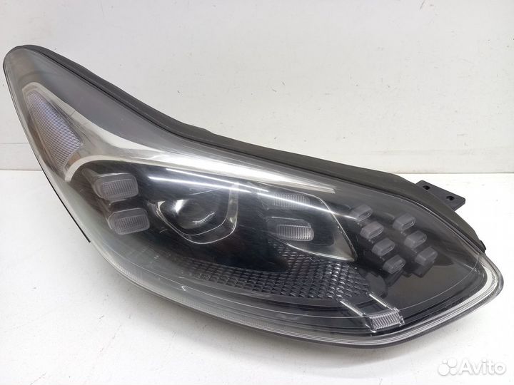 Kia Sportage f1 (c 18) фара правая