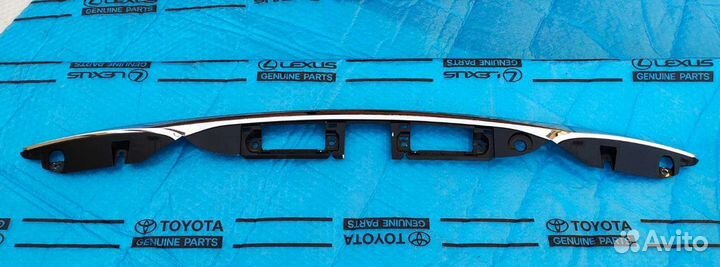 Молдинг багажника Lexus LS Оригинал бу 2012-2017