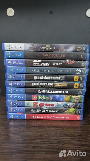 Диски игры для PlayStation 4 и PlayStation 5
