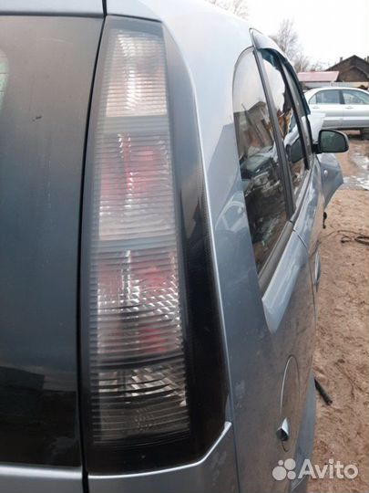Фонарь задний правый Opel Meriva А Z16XEP 2008