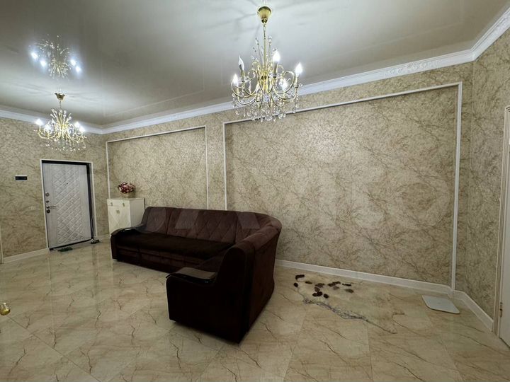 3-к. квартира, 107,3 м², 8/10 эт.